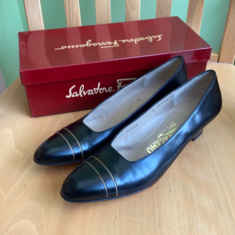 Ferragamo Black Leather Kitten Heels